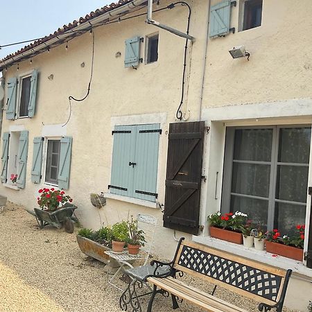 Bed and Breakfast Le Jardin De Rose 24 Feuillebert Romagne 86700 Экстерьер фото