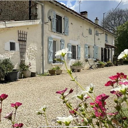 Bed and Breakfast Le Jardin De Rose 24 Feuillebert Romagne 86700 Экстерьер фото