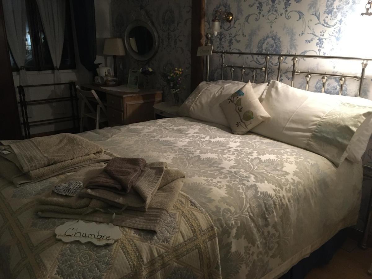 Bed and Breakfast Le Jardin De Rose 24 Feuillebert Romagne 86700 Экстерьер фото