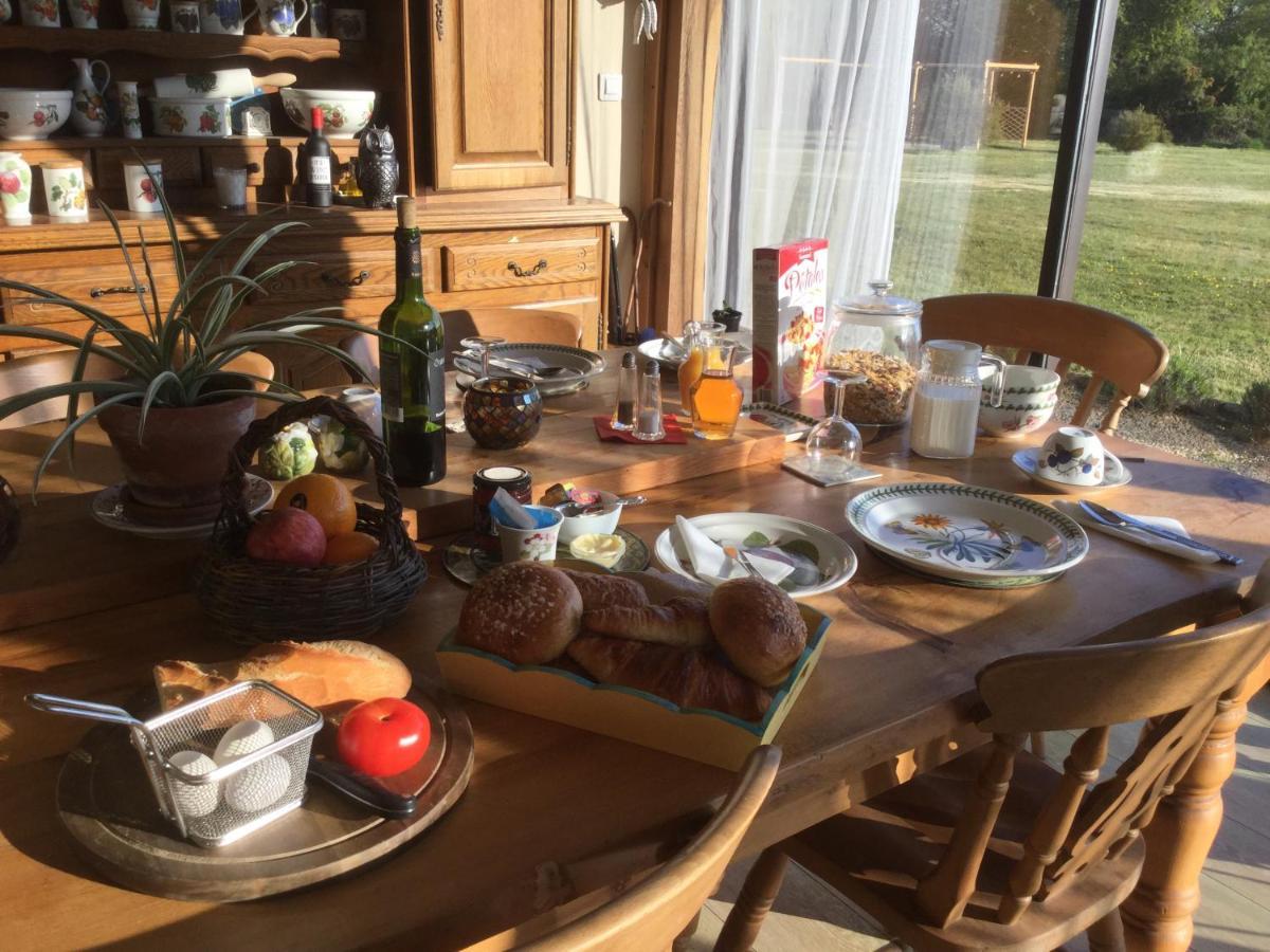 Bed and Breakfast Le Jardin De Rose 24 Feuillebert Romagne 86700 Экстерьер фото