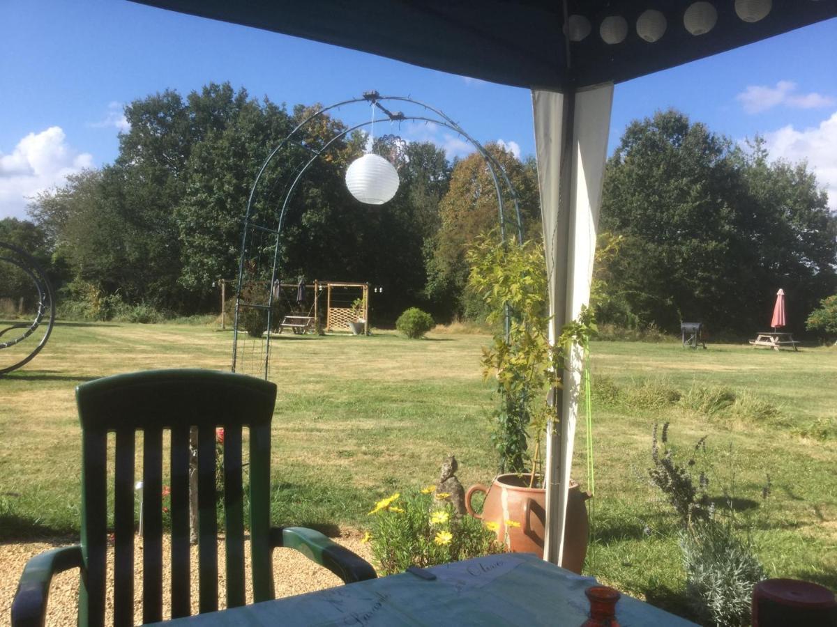 Bed and Breakfast Le Jardin De Rose 24 Feuillebert Romagne 86700 Экстерьер фото