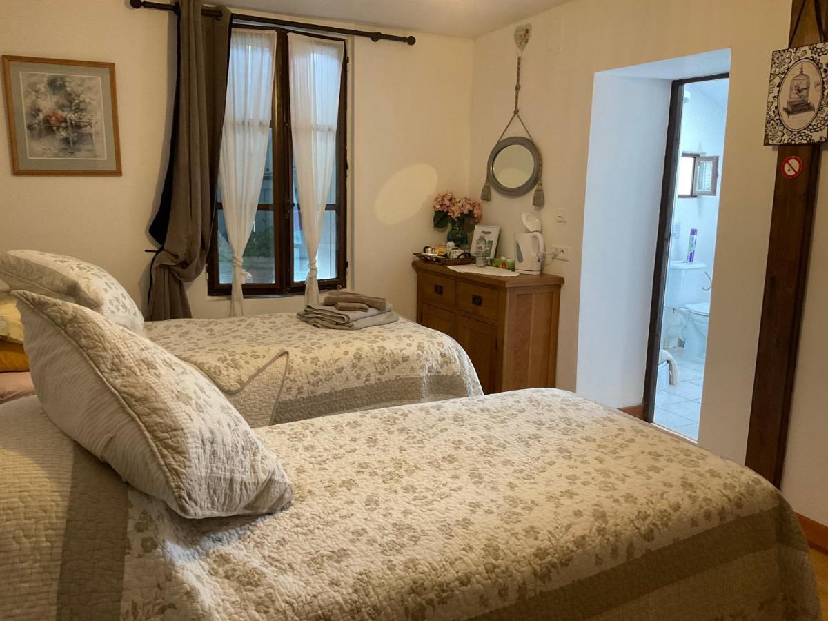 Bed and Breakfast Le Jardin De Rose 24 Feuillebert Romagne 86700 Экстерьер фото