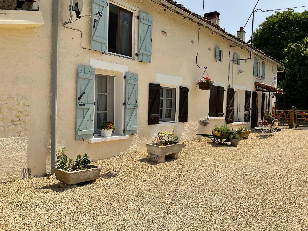 Bed and Breakfast Le Jardin De Rose 24 Feuillebert Romagne 86700 Экстерьер фото