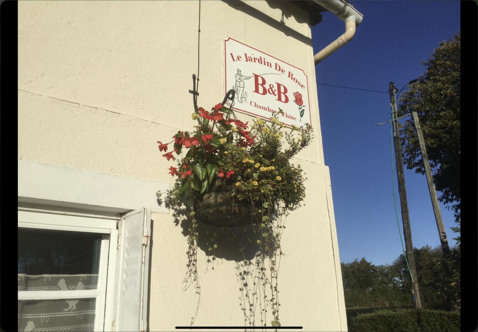 Bed and Breakfast Le Jardin De Rose 24 Feuillebert Romagne 86700 Экстерьер фото